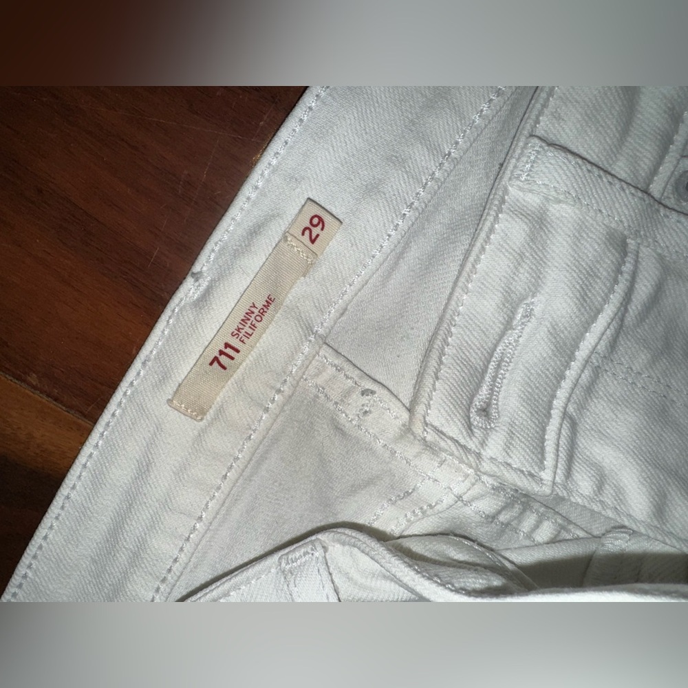 Levi’s white - Picture 3 of 3